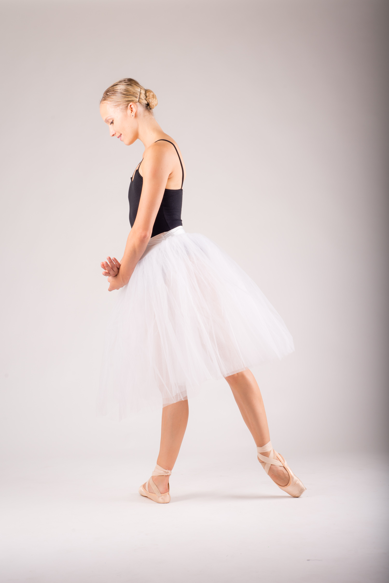 DANCEYOU Tutu Professionnel avec Tulle de 7 Couches Jupe de Danse Classique  Ballet avec Culotte pour Fille Noire S : : Mode